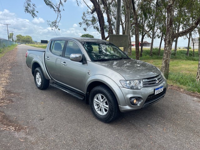 TRITON HPE AUTOMÁTICO DIESEL 4X4 COMPLETA