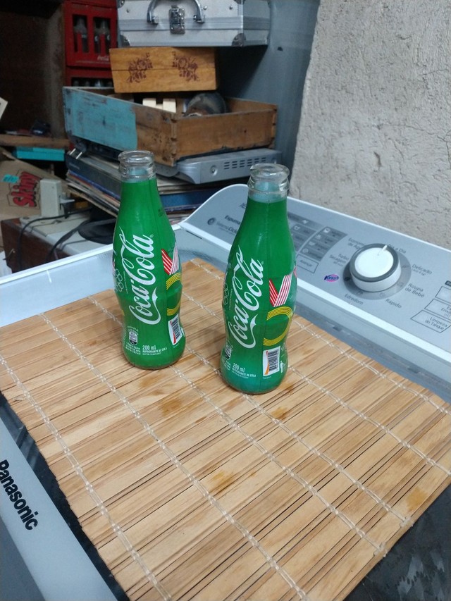 Duas garrafas antigas coleção  - Foto 2