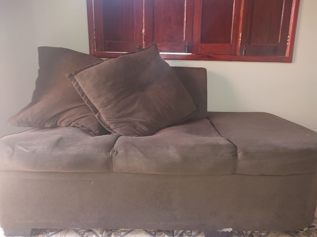 Vendo dois sofás ( 2 e 3 lugares) 
