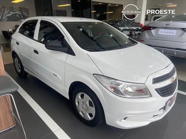 Comprar Hatch Chevrolet Onix Hatch 1.0 4P Flex Joy Prata 2018 em Botucatu-SP