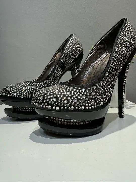 Sapato de salto meia pata todo cravejado de cristais  - Foto 2