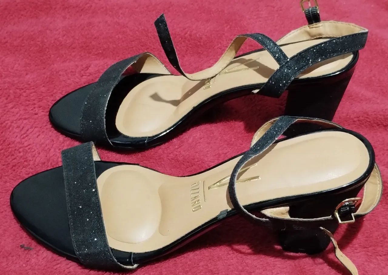 Sandália salto alto preta