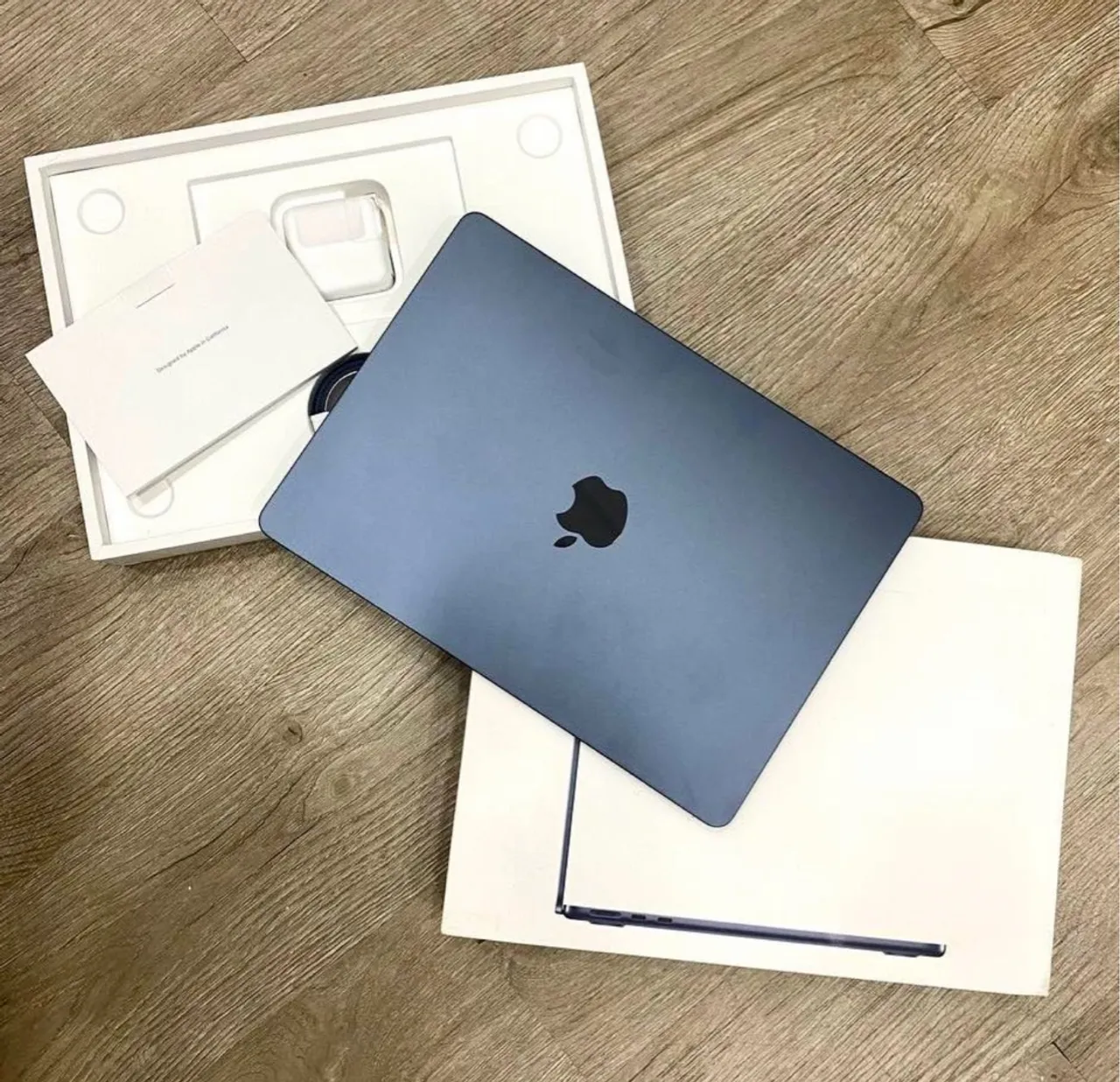 MacBook Air  13. M3 Midnight - Novo