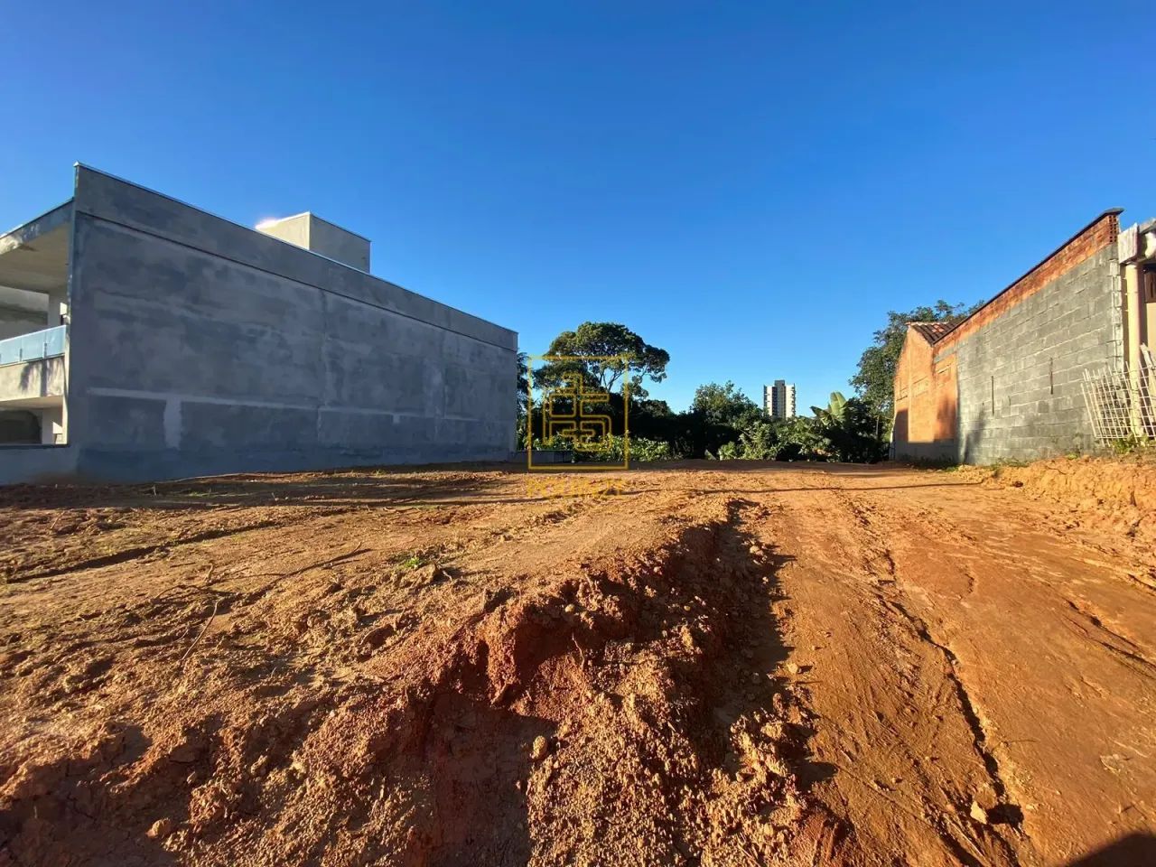 Terreno Semi-Aterrado no bairro das Capitais em Timbó