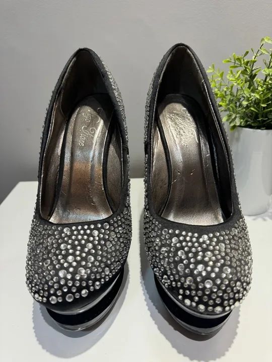 Sapato de salto meia pata todo cravejado de cristais  - Foto 3