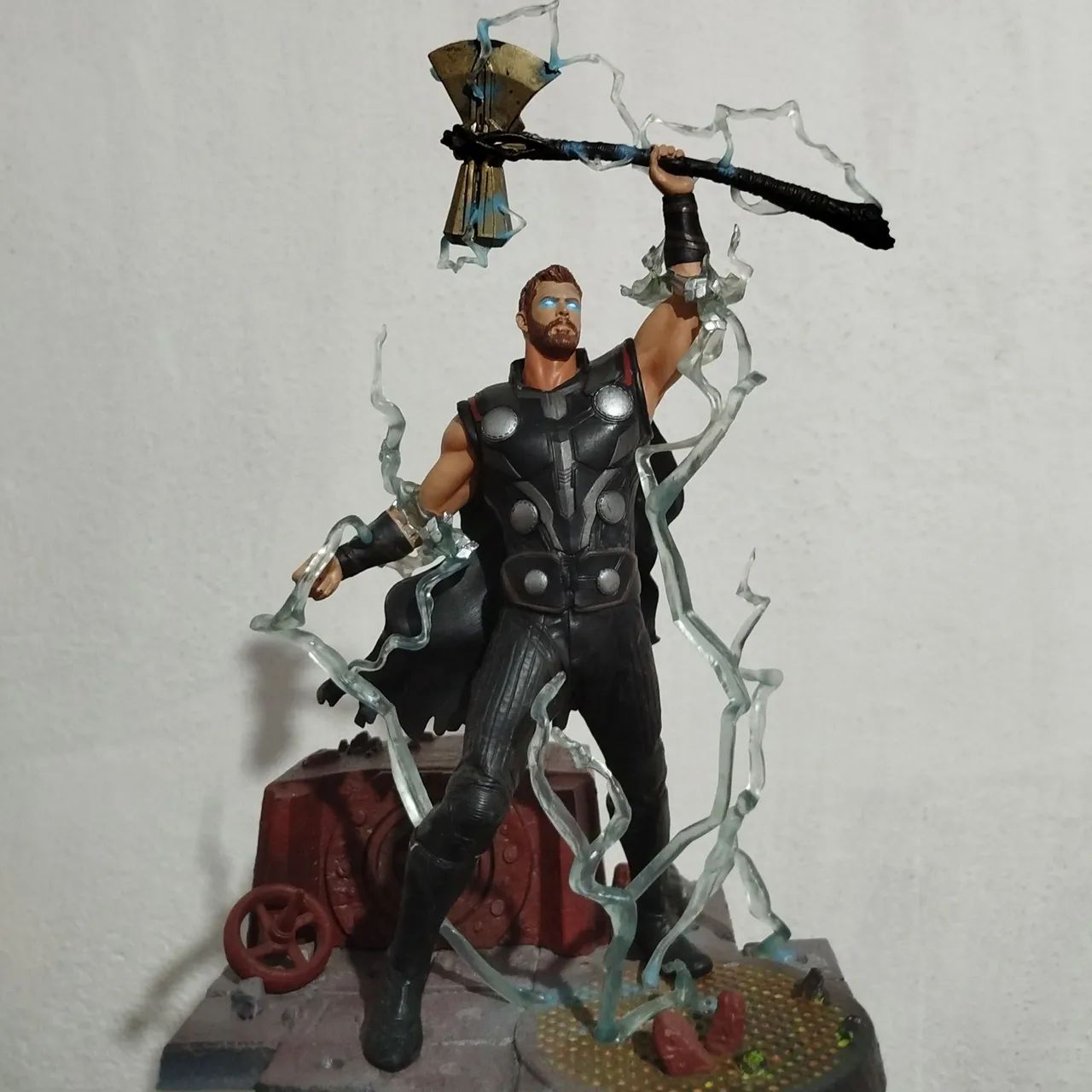 Thor Vingadores Guerra infinita Marvel Gallery diamond select