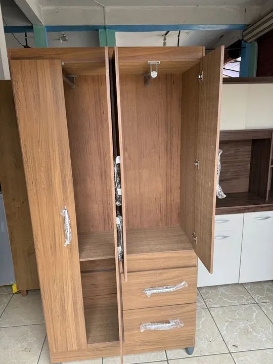 Guarda-roupa 4portas com 2 gaveta  - Foto 3