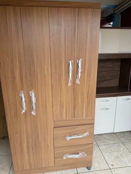 Guarda-roupa 4portas com 2 gaveta  - Foto 2