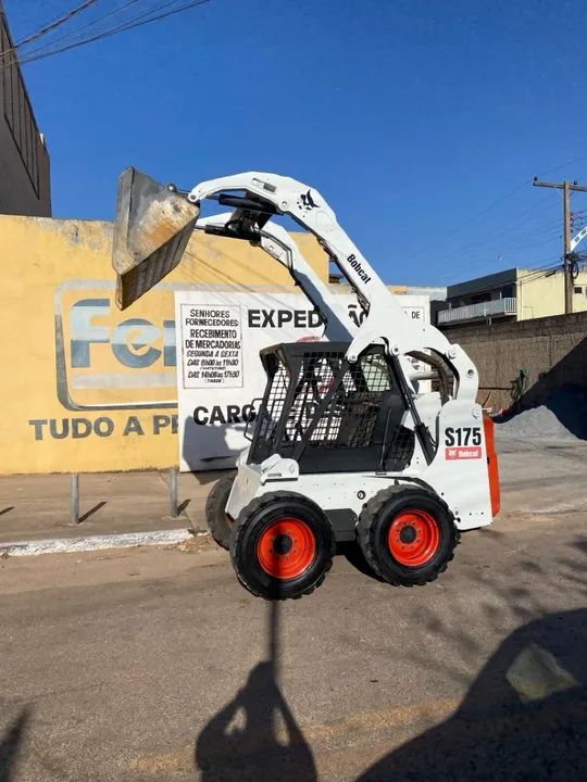 MINI CARREGADEIRA BOB CAT S175  - Foto 2