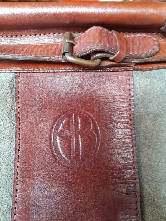 Bolsa de viagem argentina, em couro natural, da marca AB80,00