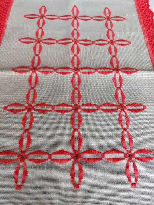 Caminho de Mesa em Ponto Cruz e Bico de Crochê  - Foto 2