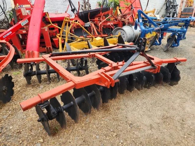Grade Niveladora Hidráulica, 28 discos, para Trator Agrícola.