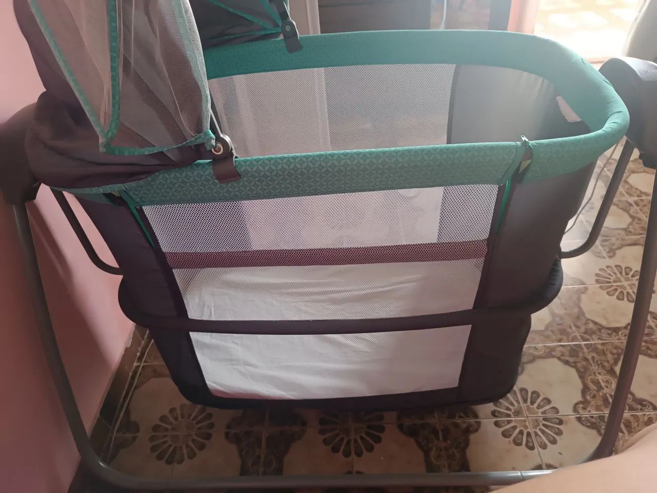 Berço portátil mastela com balanço e mosquiteiro - Foto 6