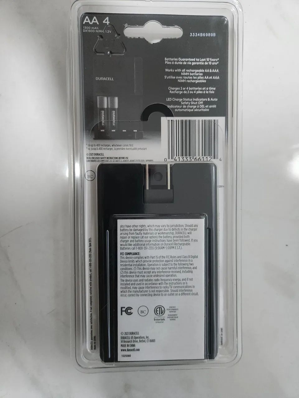 Carregador + 4 pilhas AA Duracell. Carrega pilhas AA e AAA. Produto importado. - Foto 2