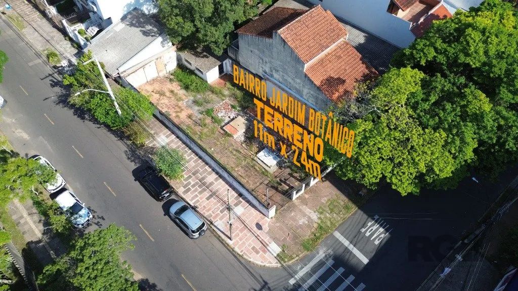 Terreno de esquina no Bairro Jardim Botânico, posição solar norte e oeste, distante 1 quad
