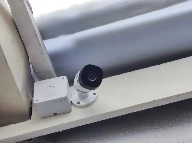 Câmera de segurança com instalação e manutenção