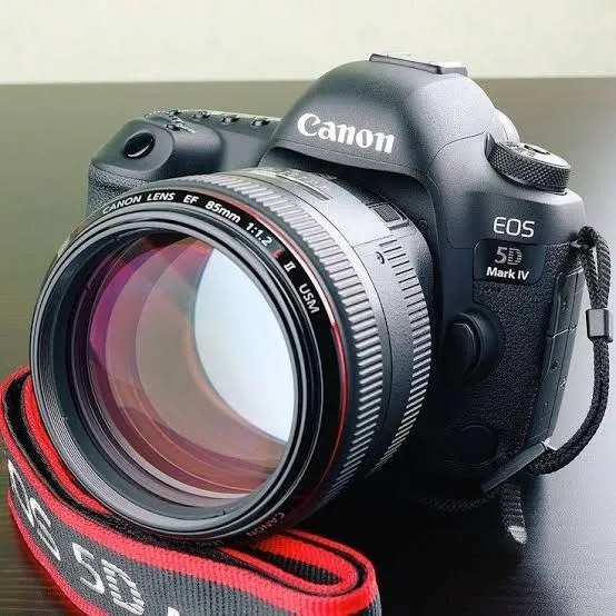Câmera Dslr Canon Eos 5d Mark Iv + Lente 16-35mm 2.8f bem cuidada