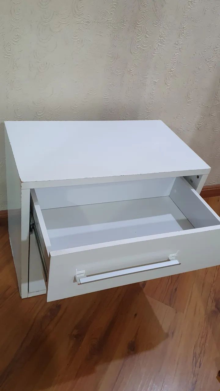 Criado mudo em madeira  branco 2 gavetas  - Foto 2