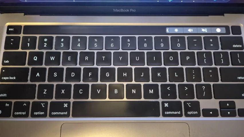 M2 Macbook pro 13インチ(2022) MacBook Pro 2022 13” – M2 – 8RAM – 256GB – SmartCenter BC