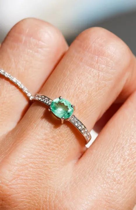 Anel esmeralda Oval NOVO com cravejado de brilhantes de diamantes Ouro branco 18K ! - Foto 5