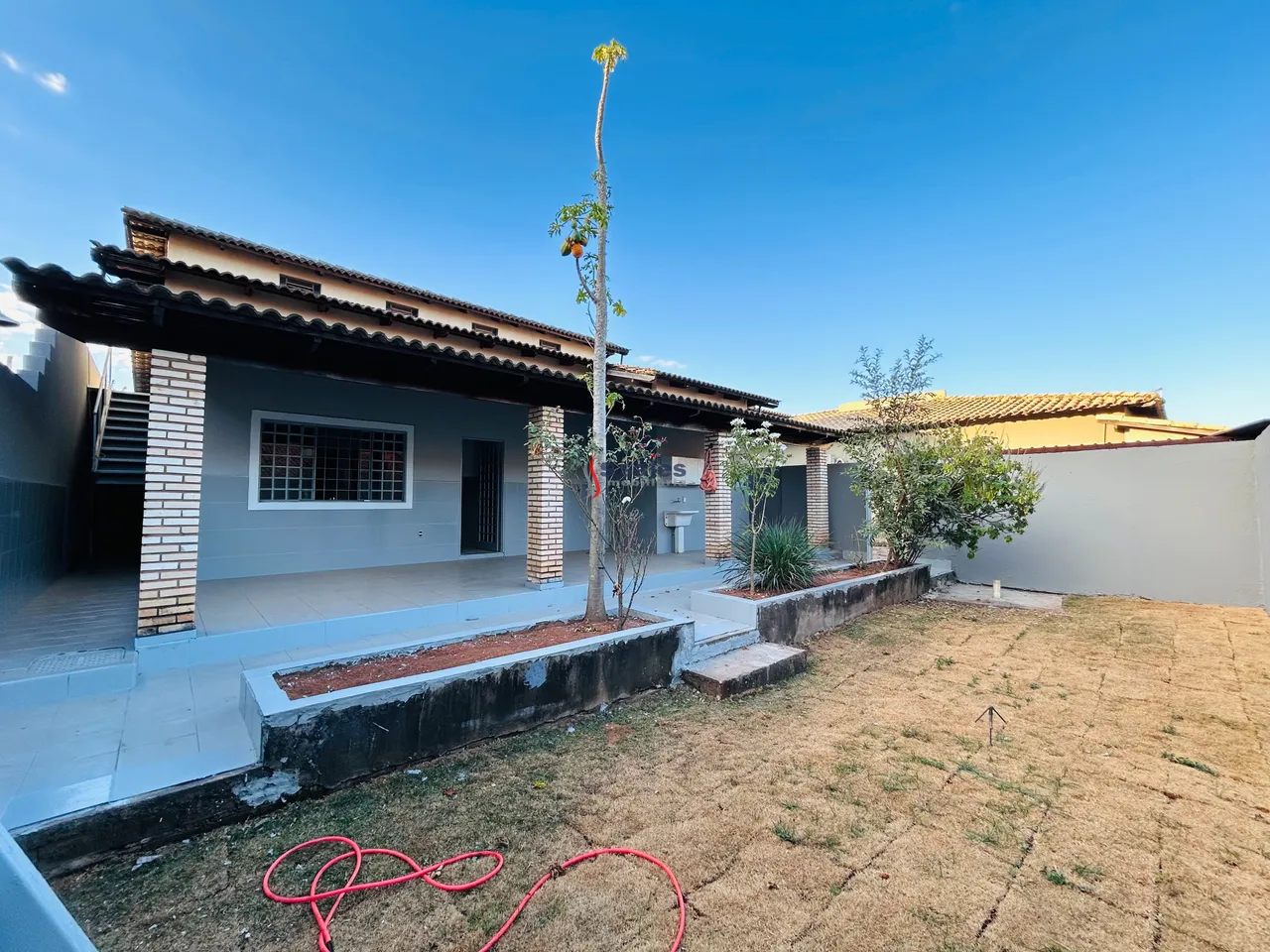 Excelente Casa Reformada Com 4 Quartos na Rua 4 de Vicente Pires - Para Locação