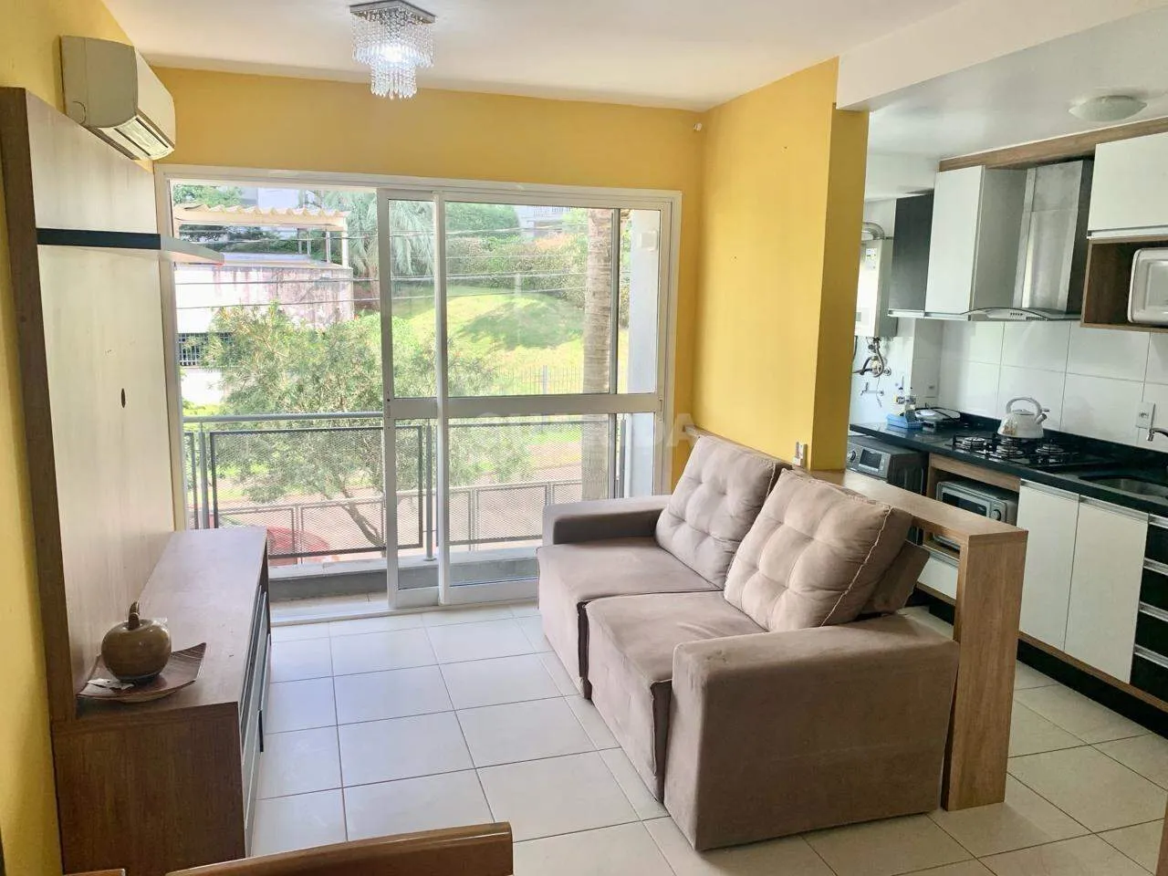 Apartamento mobiliado de 2 dormitórios, sendo 1 suíte, no bairro Jardim Itu-Sabará.