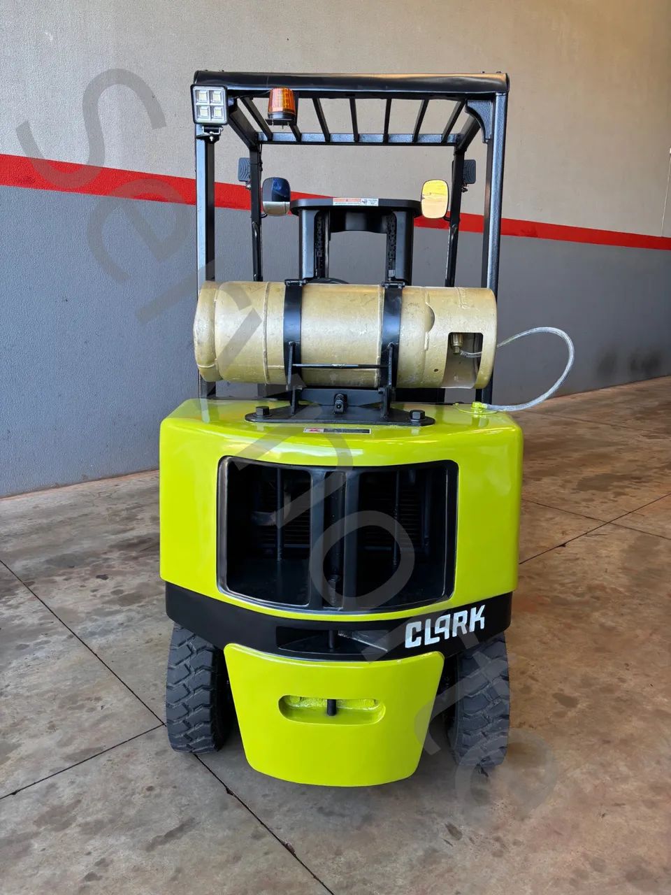 Empilhadeira Clark cgp 25  - Foto 2