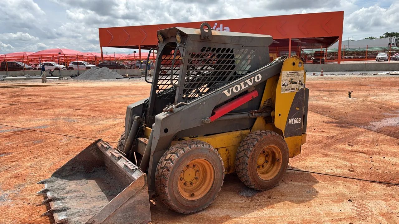 Mini carregadeira volvo 2012