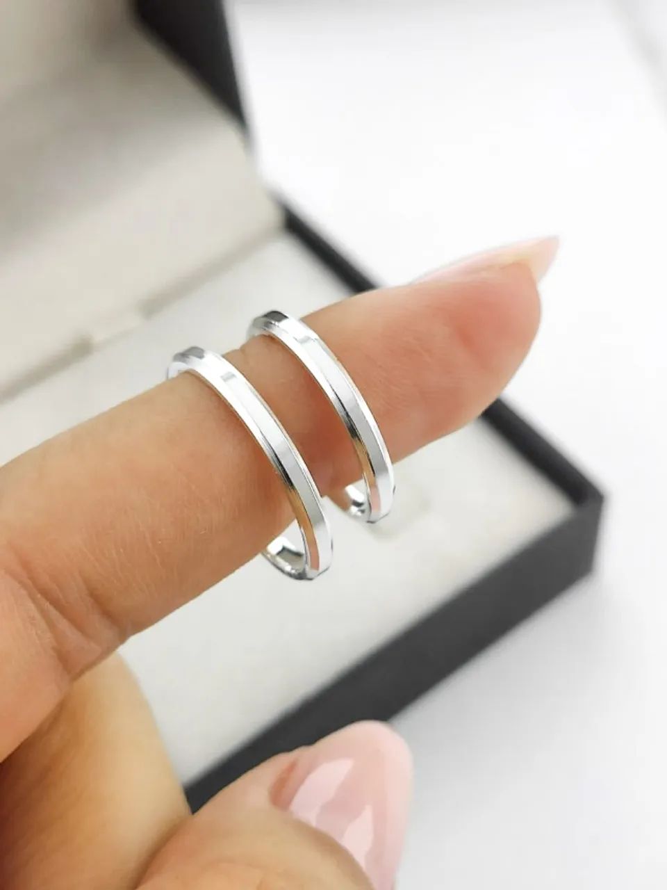 Par de Aliança Anatômicas 2,0mm Chanfrada em Prata 950