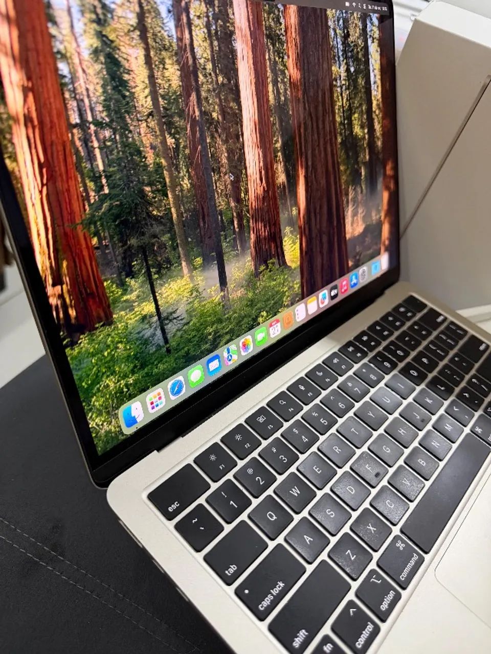 MacBook Air M2 Starlight 16GB RAM | Gatantia Apple Até 07/26