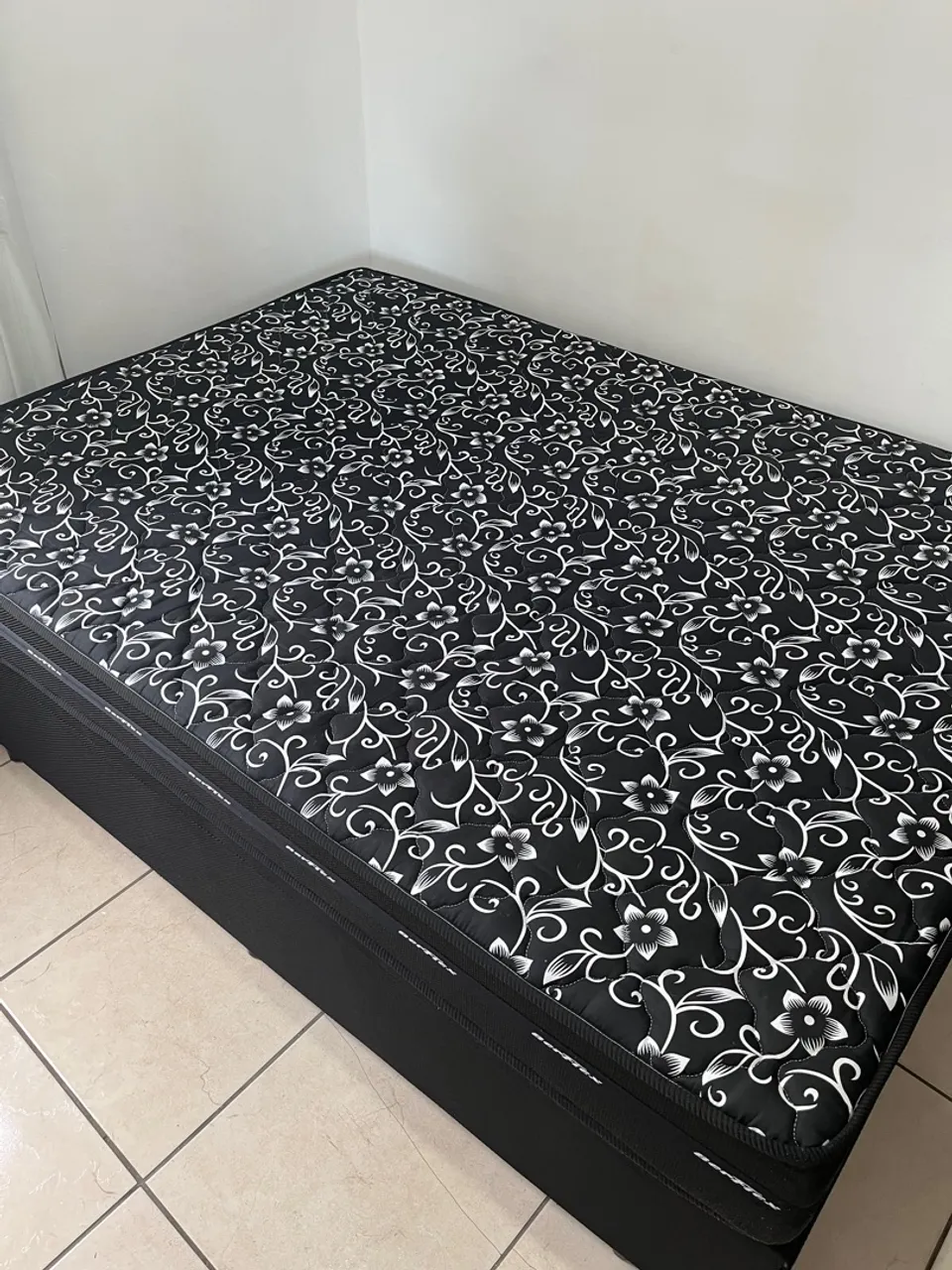 VENDO - Colchão Casal + Box Baú - R$ 650,00
