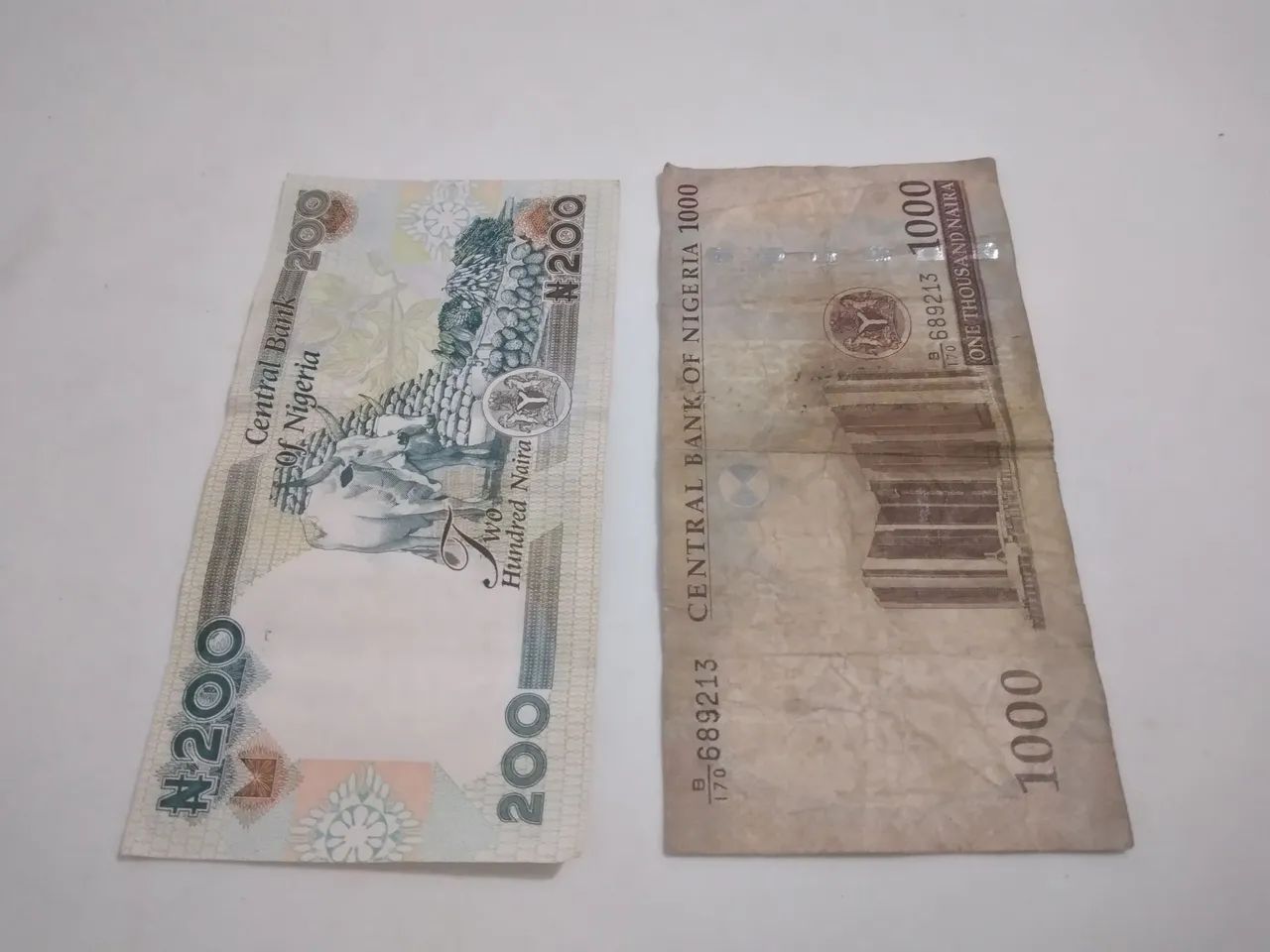 Antigas notas da Nigéria 200 e 1000 Naira - Foto 4