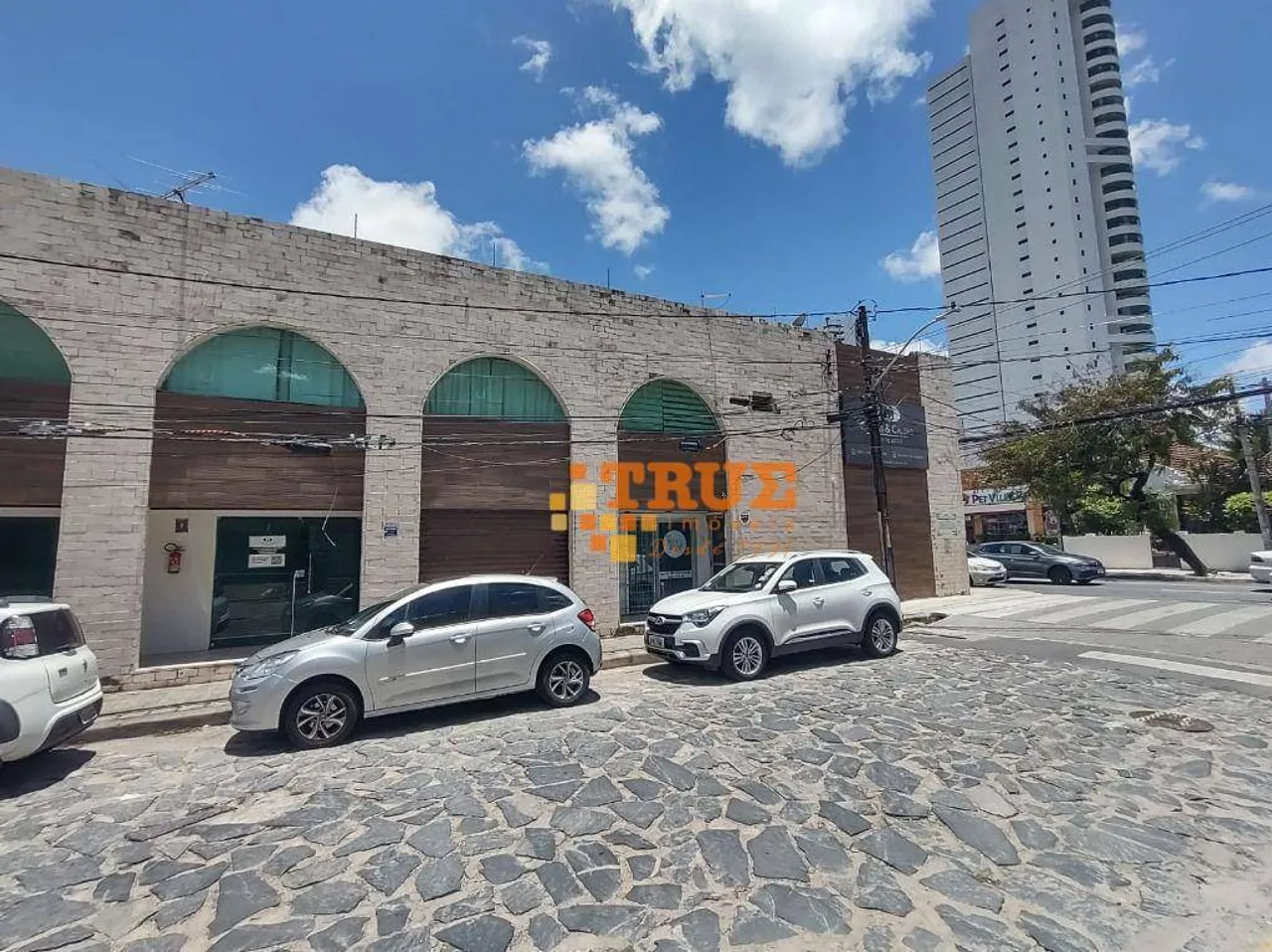 PRÉDIO COMERCIAL - CASA FORTE - EXCELENTE