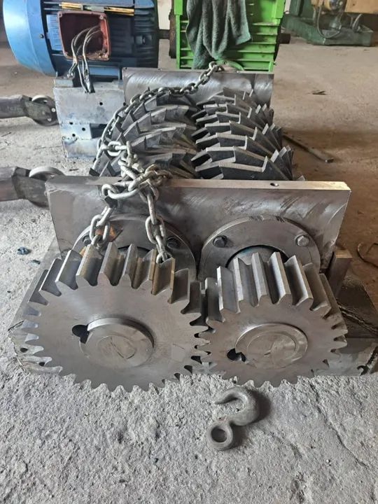 Triturador 02 eixos 800 x 500