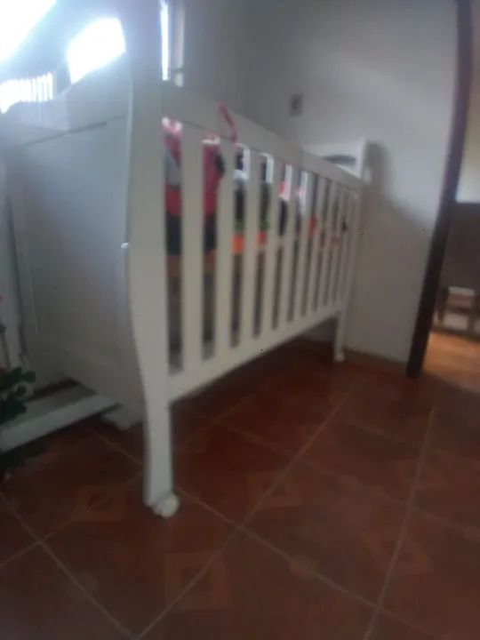 Berço de madeira branco
