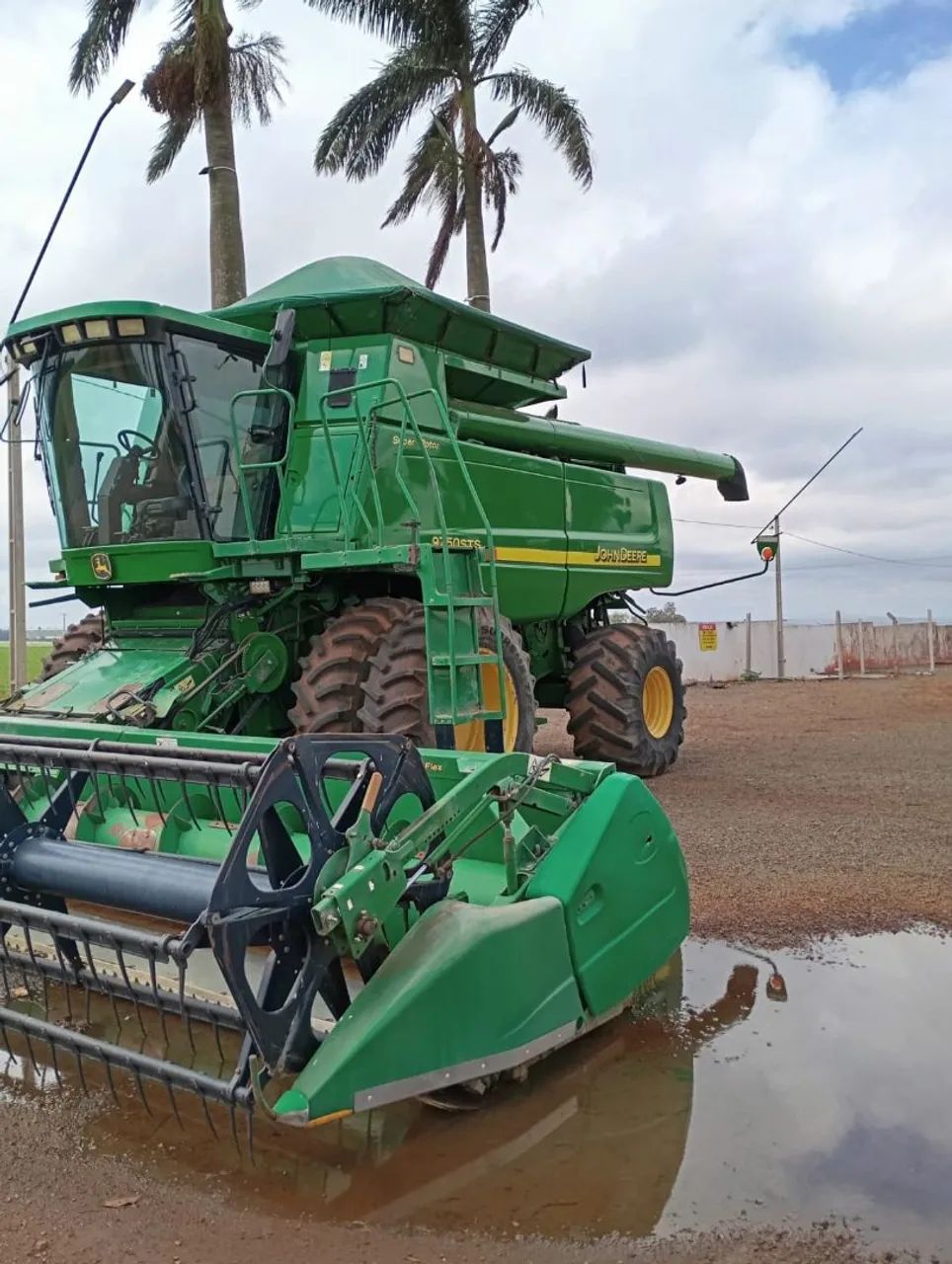 Colheitadeira John Deere - 2005 9750