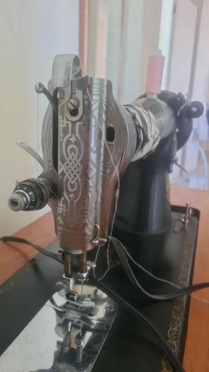 Máquina de Costura Singer Antiga - Foto 3