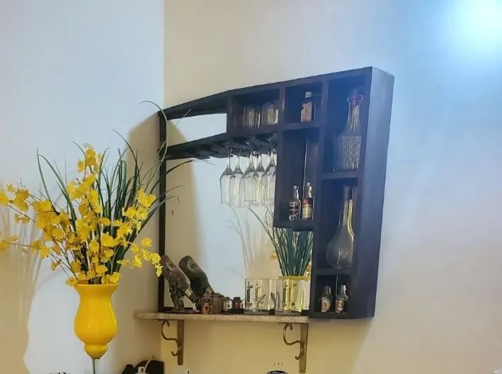 Mesa de Jantar, em granito bege bahia com 4 Cadeiras+ Rack e mini Bar - Foto 3