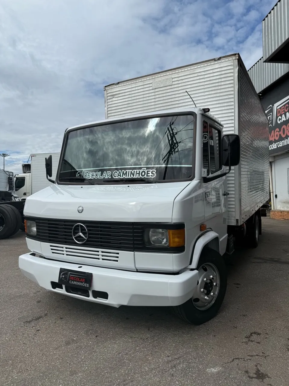Mb 710 baú 2003