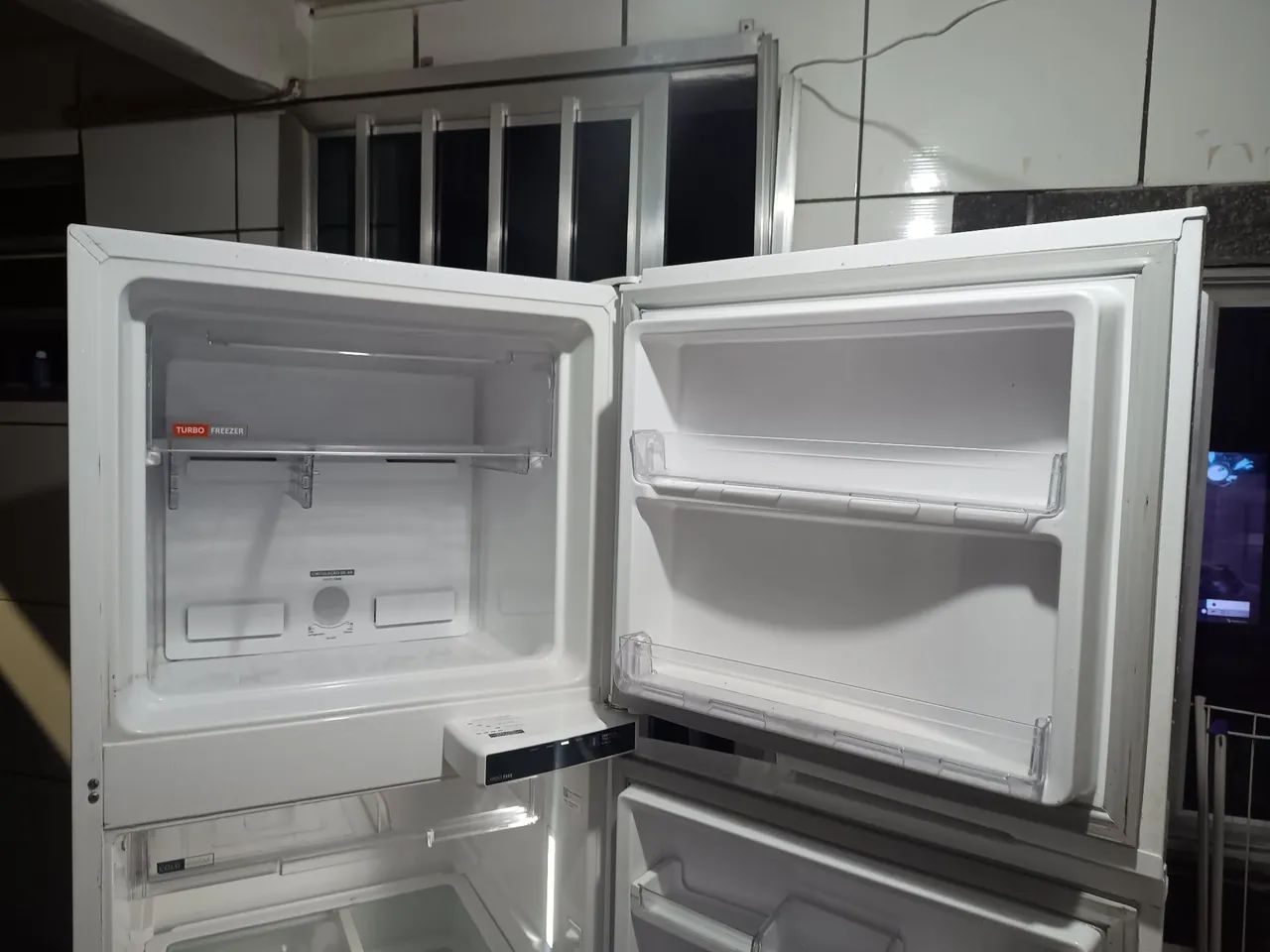 Geladeira Brastemp FROST FREE 375 litros, ENTREGA A COMBINAR  - Foto 4