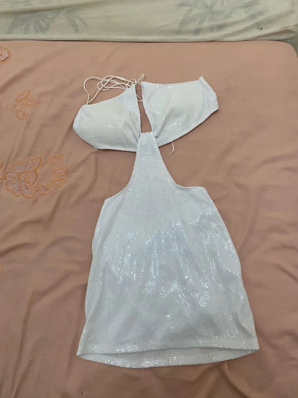 Vestido branco com paetês