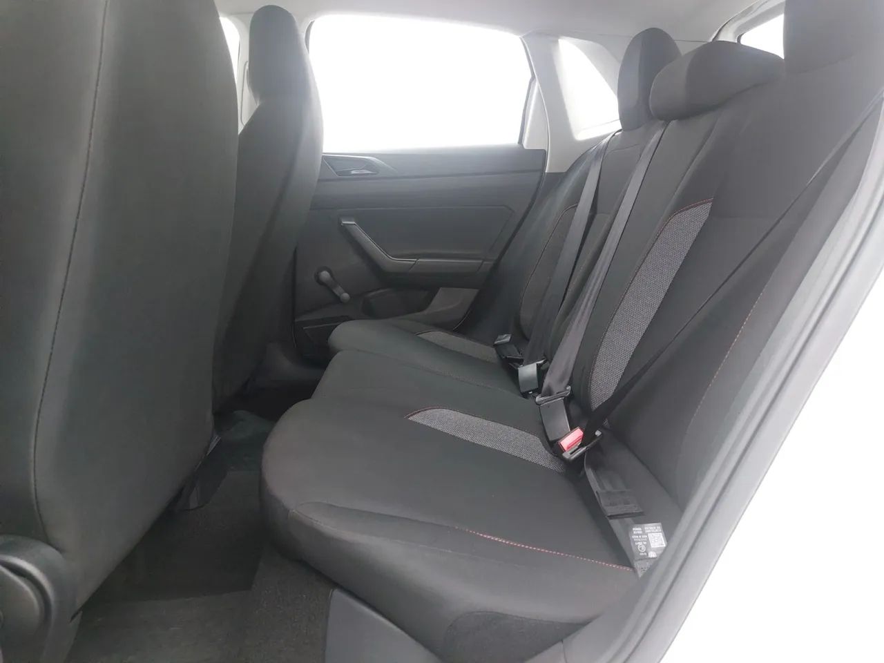 Volkswagen Polo Track 1.0 Flex 12V 5p, foto 17 de 18