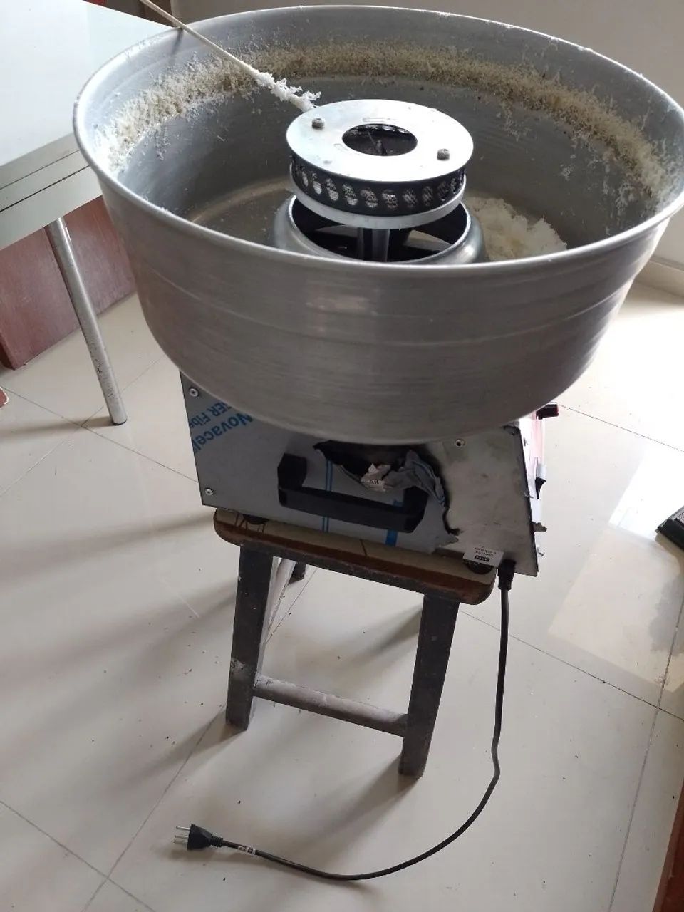 Máquina de Algodão Doce essa novinha ela tá na caixa meu tio tentou fazer mas ele não - Foto 3