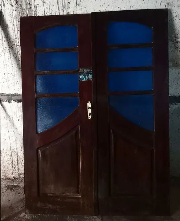 Par de Portas de Madeira Maciça com Vidro Azul - Foto 2