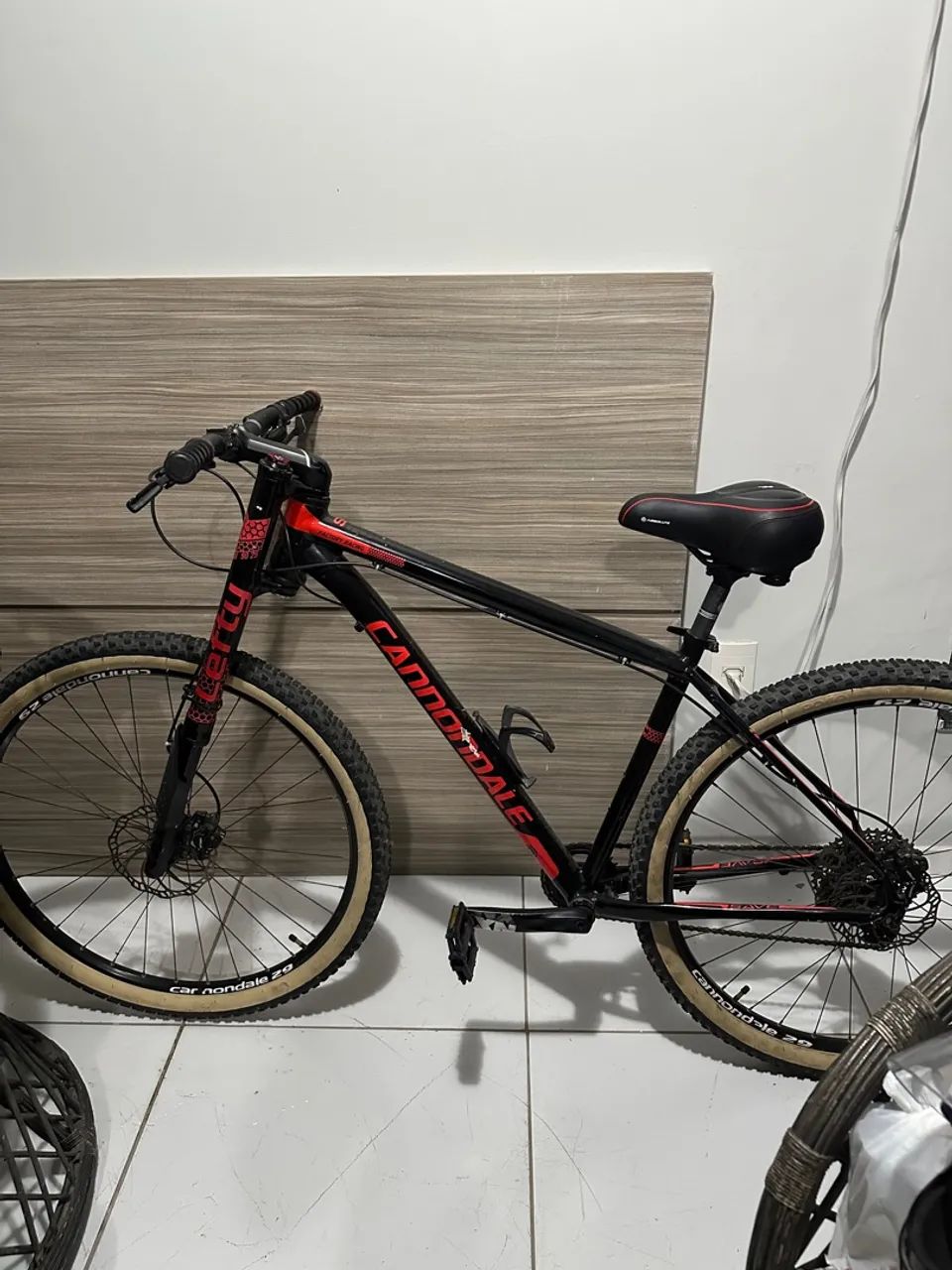 Bicicleta Cannondale 1 garfo  - Foto 3