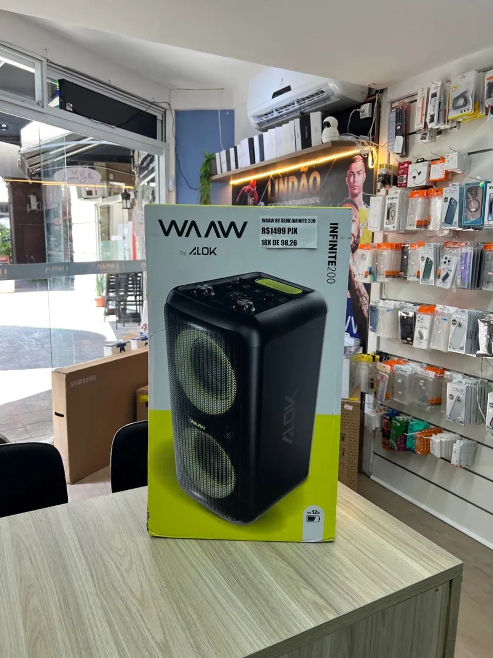 Caixa de som INFINITE 200 Bluetooth tipo torre , 4 Alto falantes com LED - loja física 
