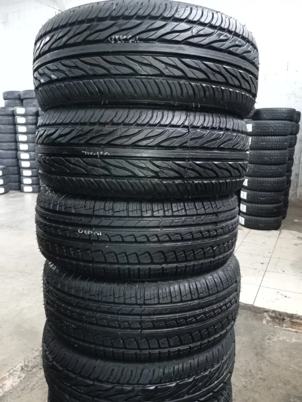 Super promoção aqui na RL pneu ecológico Starke 185/65-14 216,00 á vista