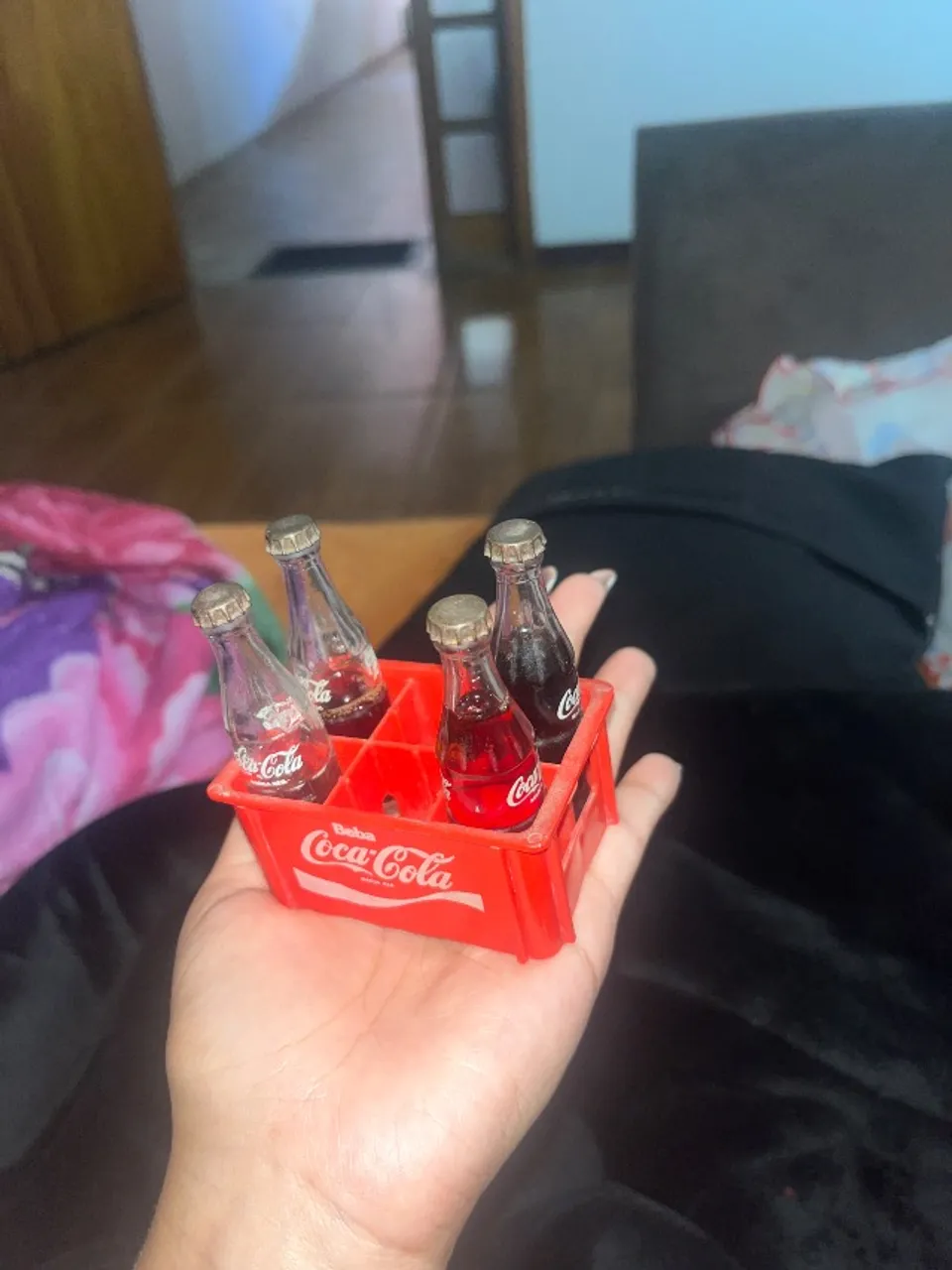 Mini coca-colas super antigas, relíquias, com fardo original da época, quatro vidrinhos