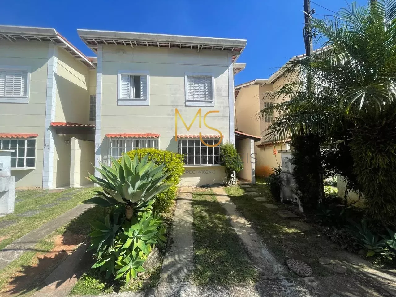 Casa para locação dentro de Condomínio fechado, 2 dorms, quintal, 1 vaga, no Jd Barro Bran