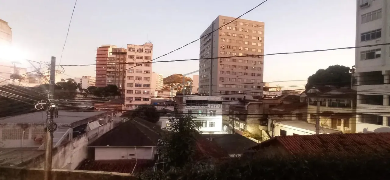 Excelente casa 4 quartos + 2 kitnets uma excelente varanda com uma bela vista para o parqu
